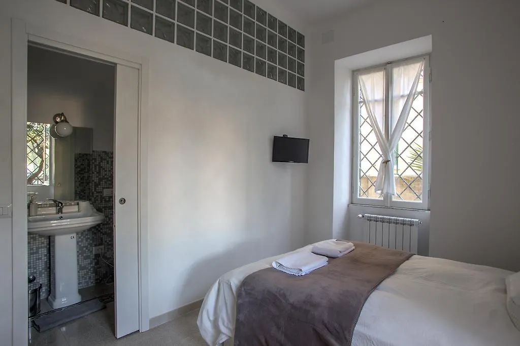 Guest House Equilibri Lido di Ostia 3*,  Italy
